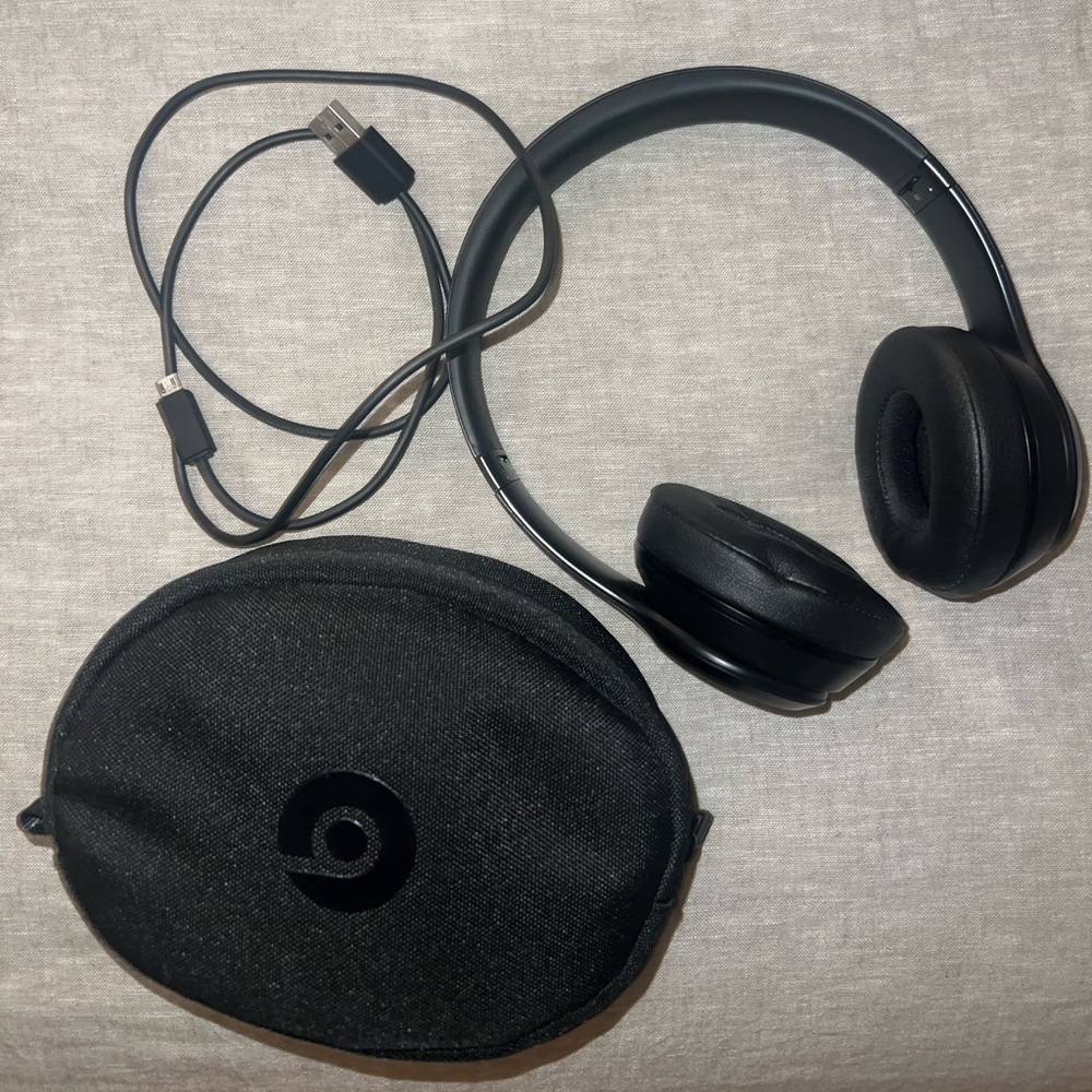 Beats Solo Wireless Headphones